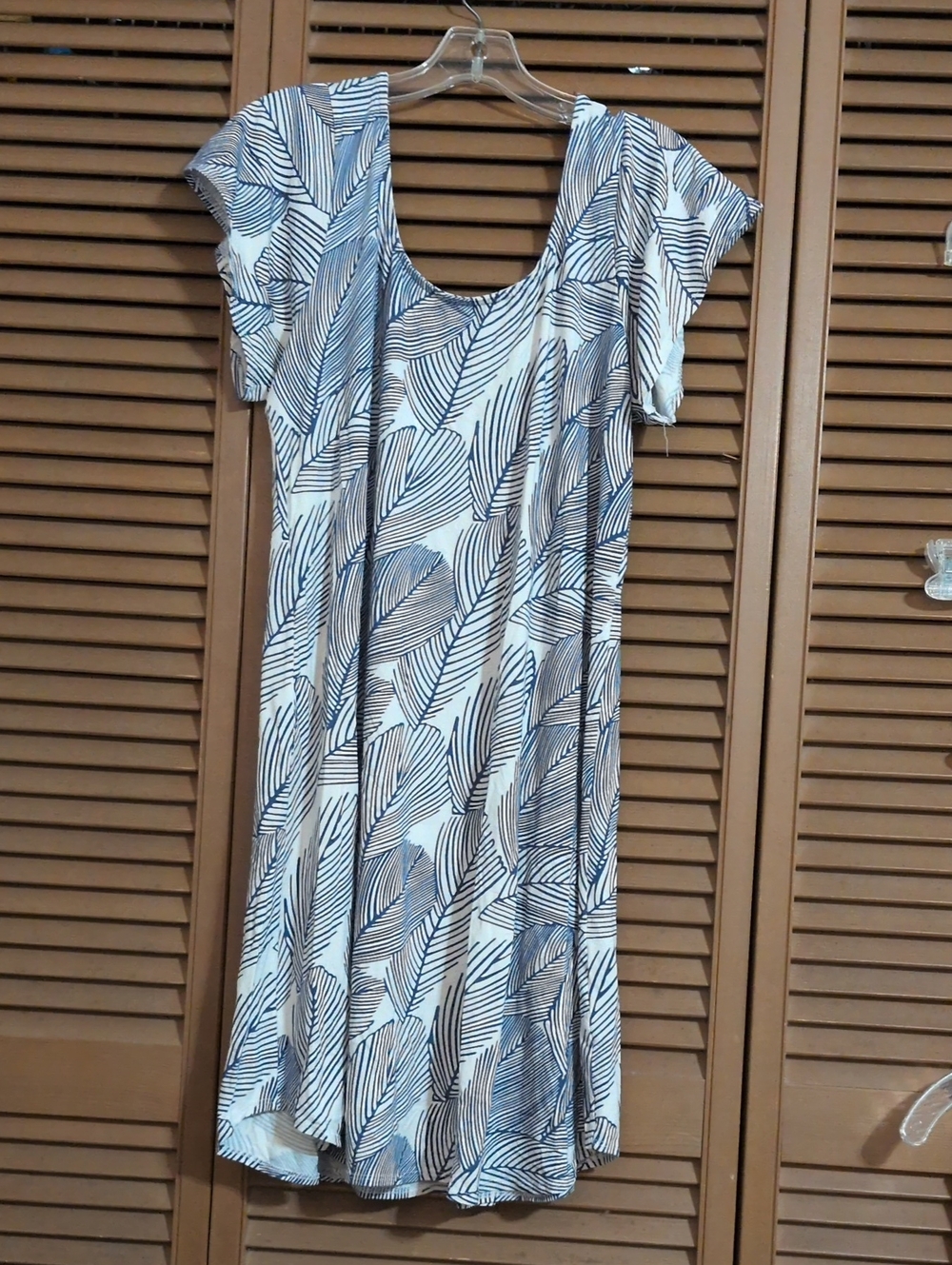Vermillli Scoop Neck Midi Dress with Blue Leaf Print